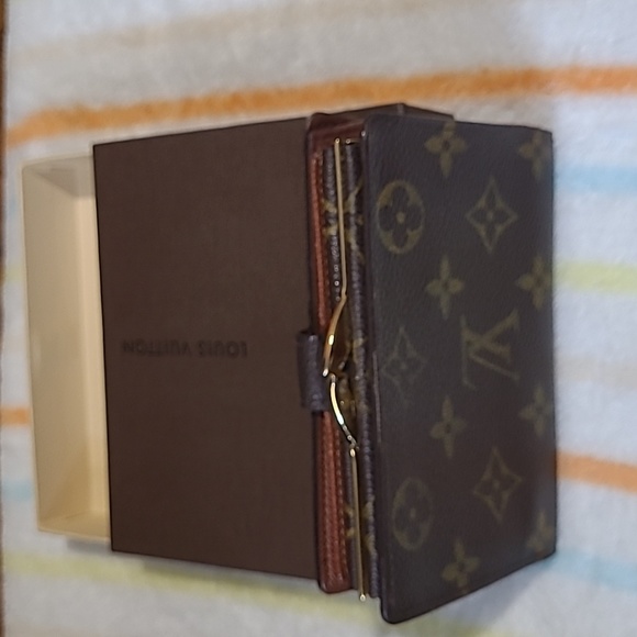 Lv mono compact wallet. - Picture 4 of 11